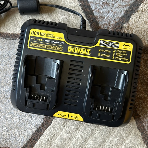 DeWALT BT SPEAKER, CHARGER & BATTERY - Picture 7 of 15